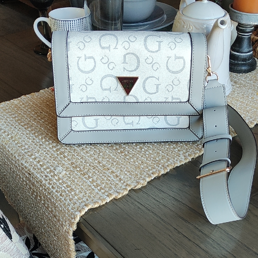 GUESS Crossbody Bag in Cream and Gray